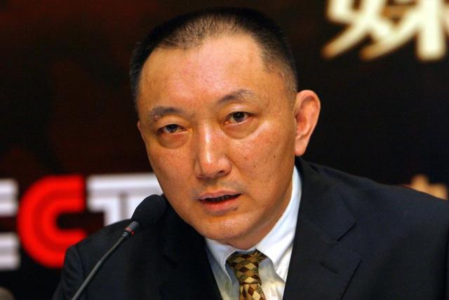 这个掌控中国电影的幕后大佬，冯小刚都要喊一声“三爷”！