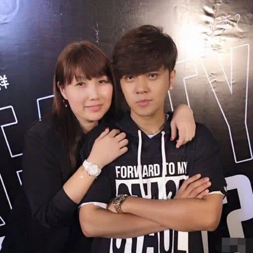 疑罗志祥化妆师回应不正当关系与小猪亲密照曝光，账号名有些暧昧