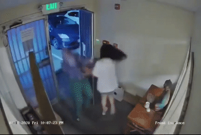 一群华人和入室歹徒激烈枪战，华女中弹身亡，视频录下全过程