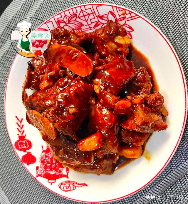 红烧排骨怎么做好？厨师长教你家常做法，排骨酥烂入味、色泽红亮