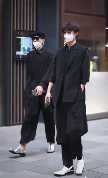 中国同性情侣街拍推特爆红！外国网友被中国小哥帅到尖叫