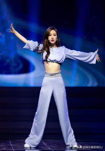 自信|吴昕越来越自信了！从背景板到如今的惊艳 时光果然不会辜负努力的人