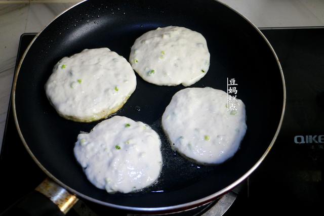 才发现，葱花饼这样做，早起5分钟就搞定，且越放越香软