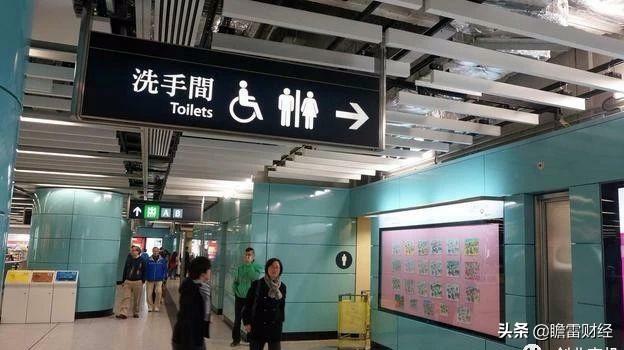 小生意赚大钱，在车站厕所里卖纸巾，不起眼的