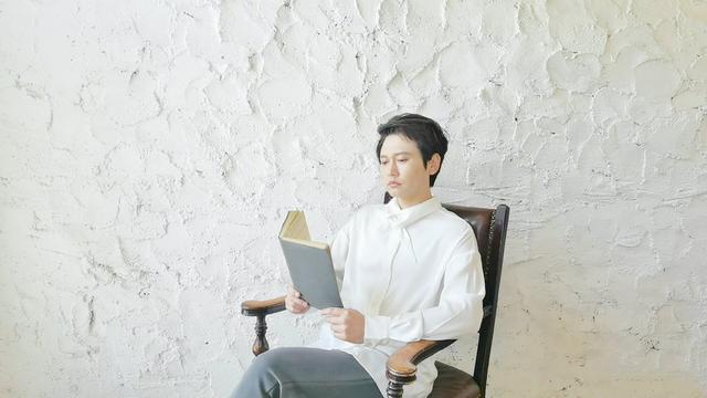 孟鹤堂在线批改绘画作业，翩翩公子获手动点赞