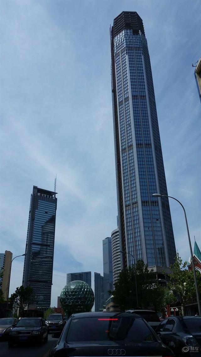 大连国贸中心(370米/86层/2015年)香港中环广场(78层374米)高雄东帝士