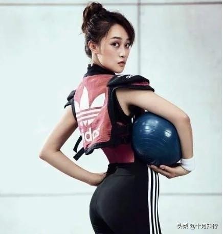 藍盈瑩健身保持身材，身材緊致馬甲線明顯，好身材總是與健身有關