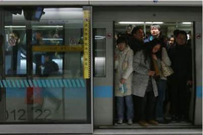 探讨上海轨道交通9号线在松江的拥挤：运力不足