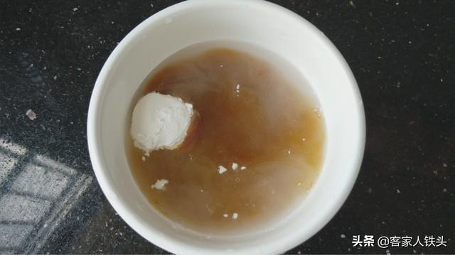 以后待客，油豆腐别炖肉，加1把酸菜开胃好吃，每吃一口都好满足