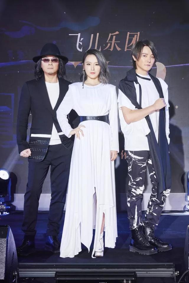 曾经误以为自己是乐队灵魂，把主唱踢出团，如