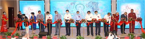 龙宇翔出席天中萃宝文化博物馆开馆和罗藏旦巴唐卡艺术公益展仪式