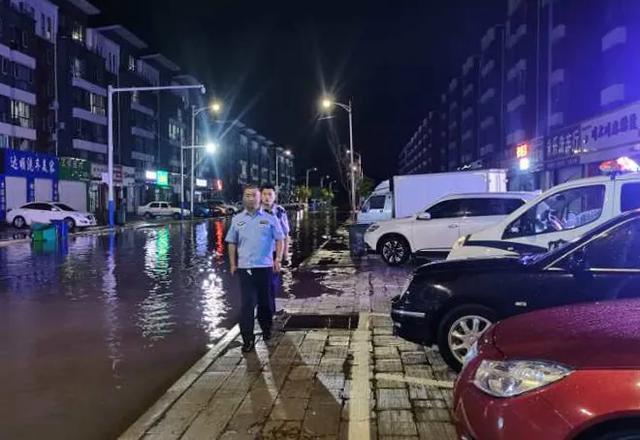 重庆|闻“汛”而动，镇赉公安“雨”您同行！