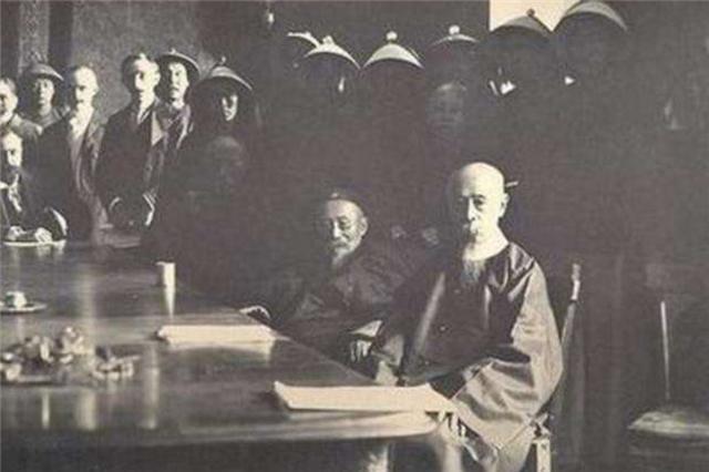 李鸿章担任过的最高职务，放在今天相当于什么官职？