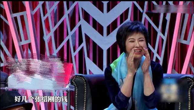 央视张泉灵近况曝光，笑容灿烂保养得当，14岁儿