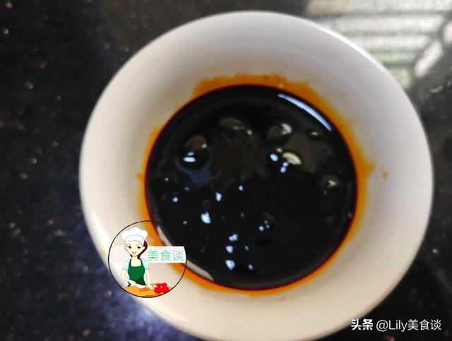 红烧排骨怎么做好？厨师长教你家常做法，排骨酥烂入味、色泽红亮