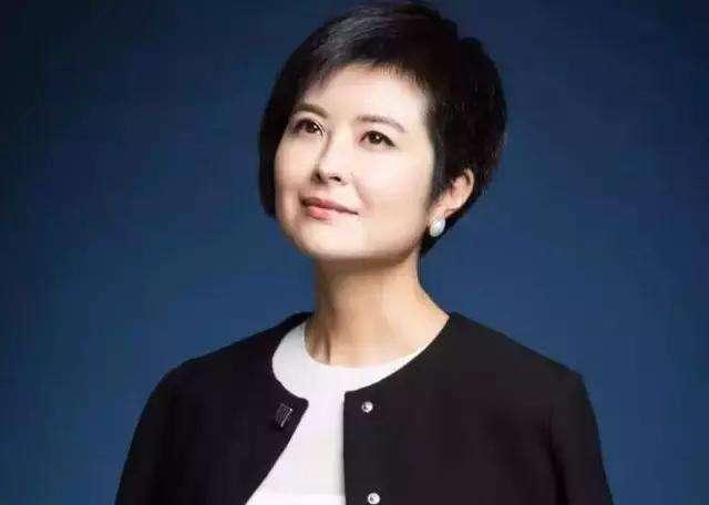 央视张泉灵近况曝光，笑容灿烂保养得当，14岁儿