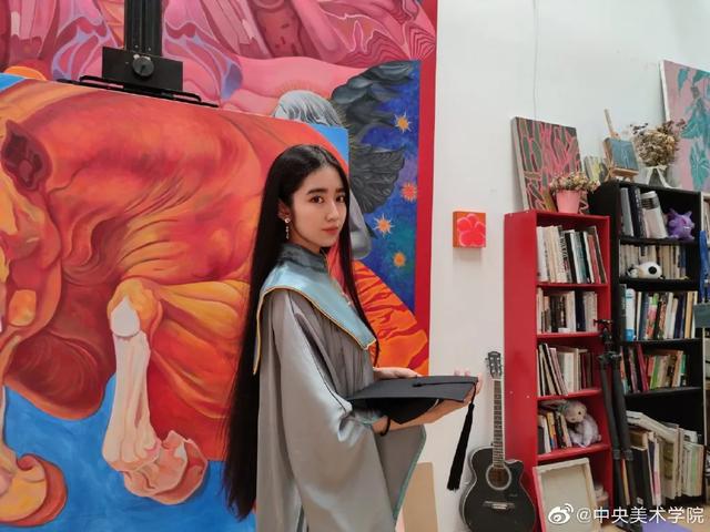 中央美院的“学士服”美上热搜！网友：羡慕哭了…