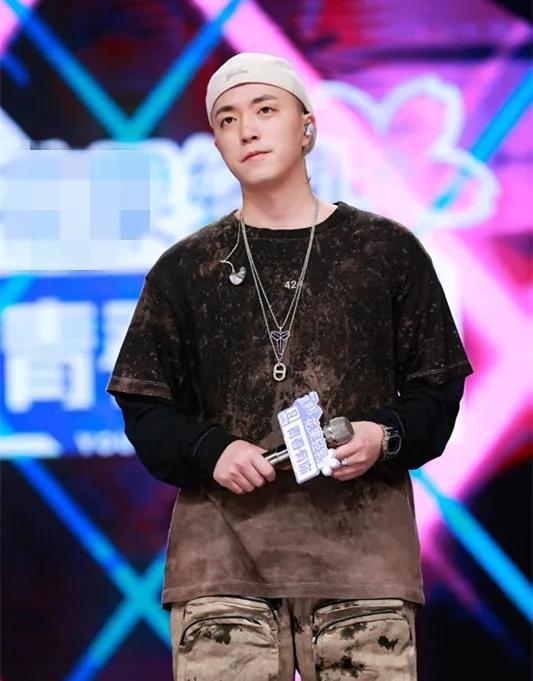 《青春有你2》Jony-J组队引争议：不尊重汪苏泷，