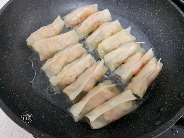 这早餐营养健康，不揉面不发面，煎一煎比包子香，两天不吃准馋