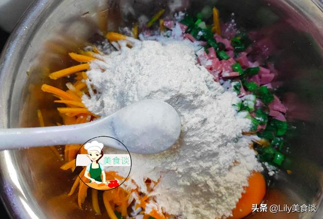 秋天到南瓜俏，此做法不蒸不炒，简单好吃又营养，肠胃也舒坦了