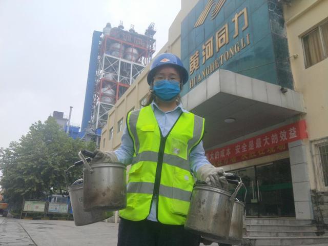 企业|酷暑中的黄河同力一线水泥工人