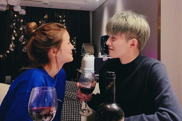 允恩和赵辰宇微博互骂，谁注意她咋称呼对方？