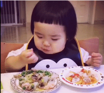 宝宝吃饭时这个“坏毛病”可以促进大脑发育，爸妈先别忙着阻止