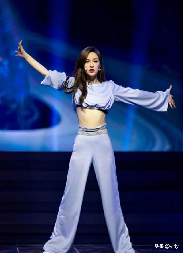 吴昕越来越自信了，她是在悄悄拔尖，然后惊艳所有人