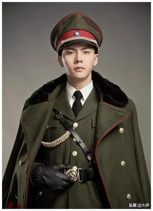 民国军阀大佬来袭，制服的诱惑！又帅又撩！有你喜欢的大佬吗？