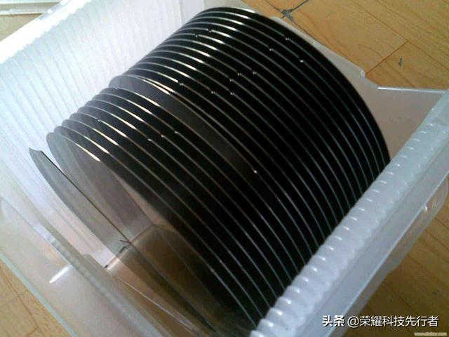 為什么說石墨烯芯片是下一代芯片，2年內量產