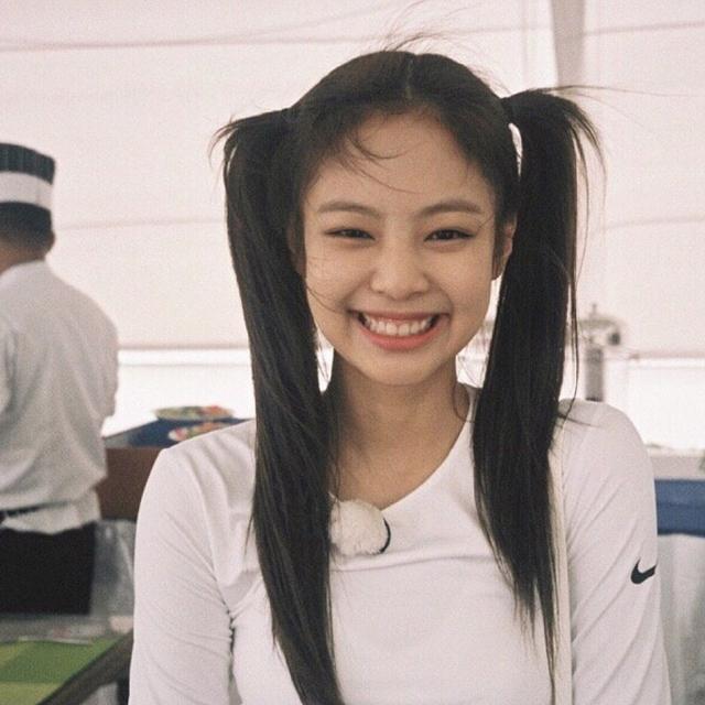 jennie牙龈笑图片