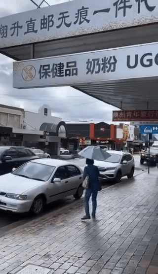 悉尼发生惨烈事故，华人老大爷开车连环撞，吓坏老太被路人救走