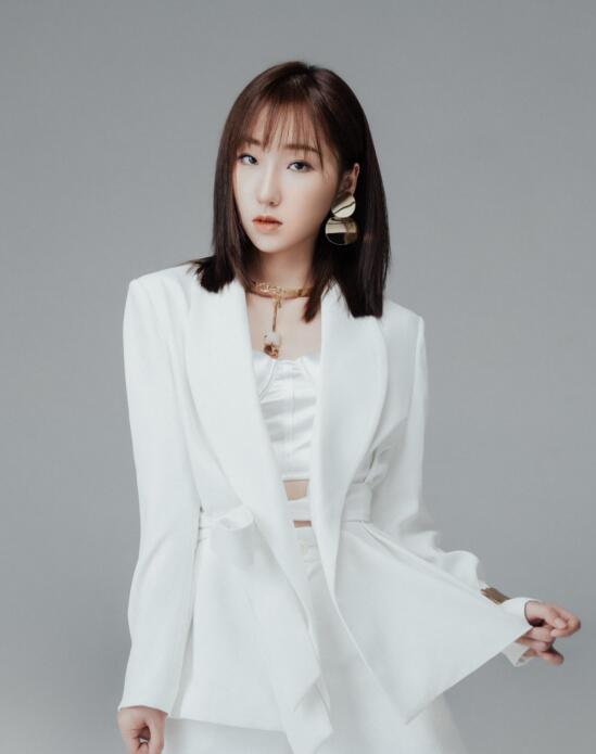 歌手王瑞淇新歌《被幸福包围》甜蜜来袭