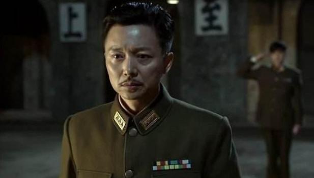 27岁奉子成婚，49岁和儿子同演一部剧，反派之王