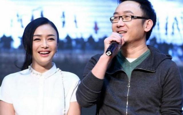 他曾向秦岚求四次婚，被拒后娶小12岁央视主持人，如今成人生赢家
