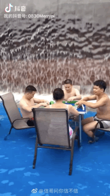 四川人到底多爱打麻将，地震了都还在抓牌...