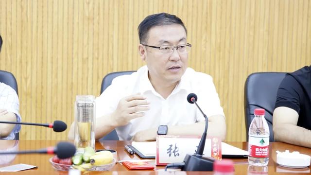 国花瓷孙士淮到西凤集团交流座谈,西凤酒董事长张正