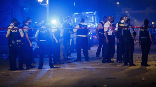 美国暴动继续升级，芝加哥市一夜发生70起枪击事件，14人中枪身亡