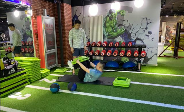 又失败了？岳云鹏请烧饼当私教帮助减肥，不到