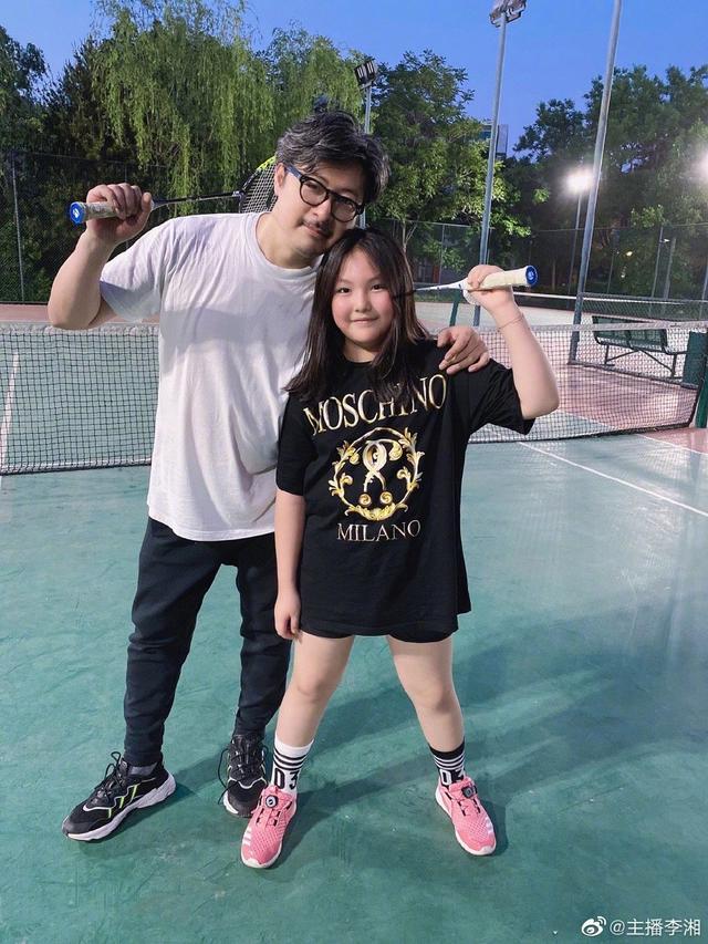 聚餐|瓜来了瓜来了！王岳伦与友人聚餐 对女子贴墙壁咚说话举止亲密网友炸了