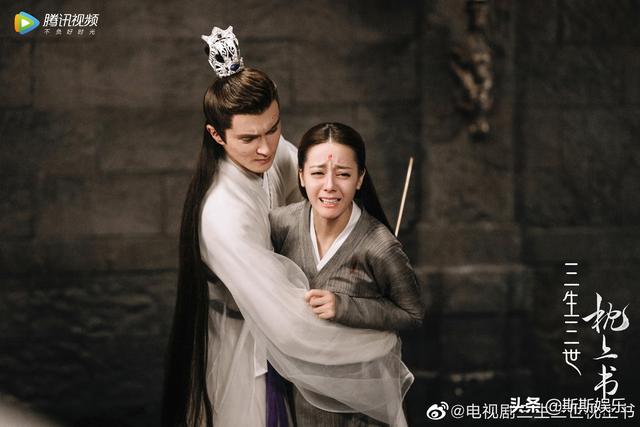 大老板杨幂4次带着她演戏，为捧成下一个迪丽热