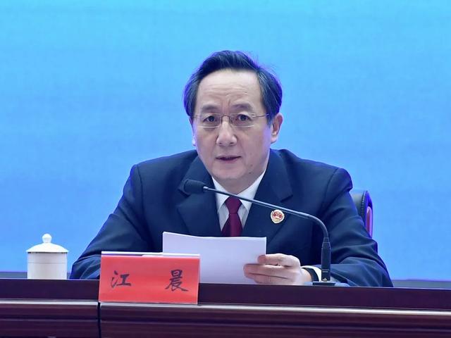 岐市检察院党组成员,常务副检察长李南明主持会议为深入学习贯彻中央