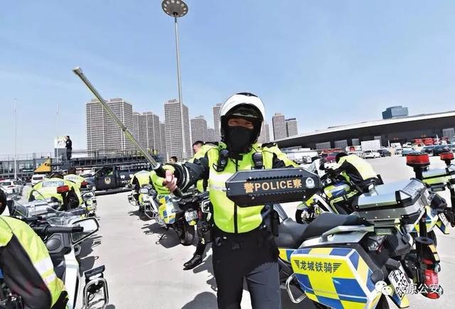 龙城铁骑开创交警特警警务新模式