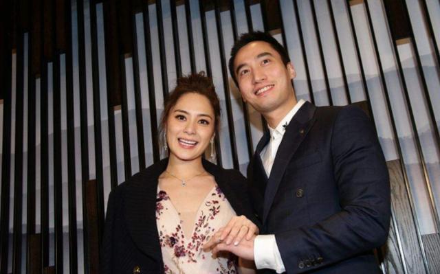 赖弘国删除和阿娇有关的微博并取关，女方依旧关注对方