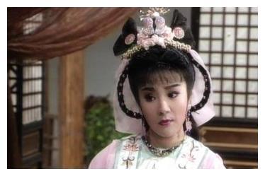 68岁台资深演员吐苦水！千万家产被男友挥霍，晚年带仨娃租房度日