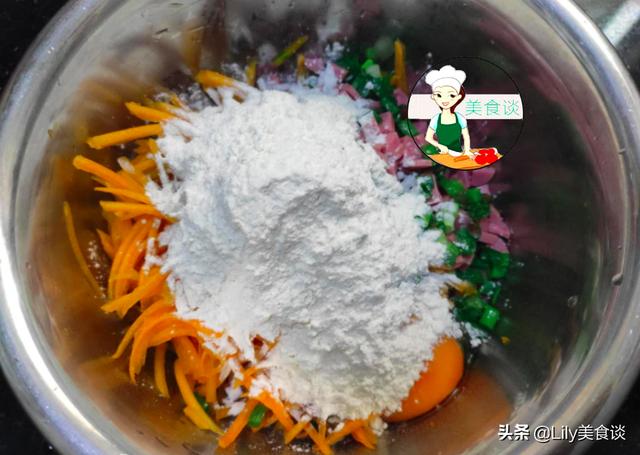 秋天到南瓜俏，此做法不蒸不炒，简单好吃又营养，肠胃也舒坦了