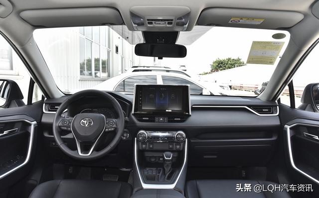 最适合家用的三款SUV，低至16.98万，RAV4、CR-V和奇骏怎么选？