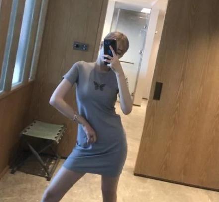 周扬青酒店摆拍秀火辣身材，却遭网友指责，称其反咬一口