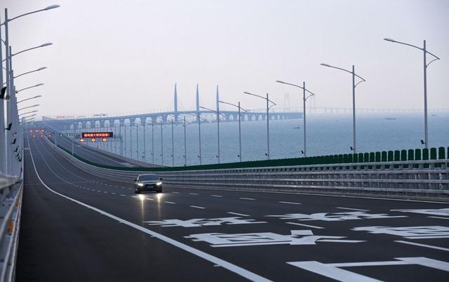 港珠澳大桥通车啦！拿好通车攻略，领略世界最长跨海大桥的壮丽，直通港澳吧！