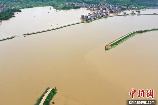航拍直击江西鄱阳县中洲圩溃决现场 决口宽约170米